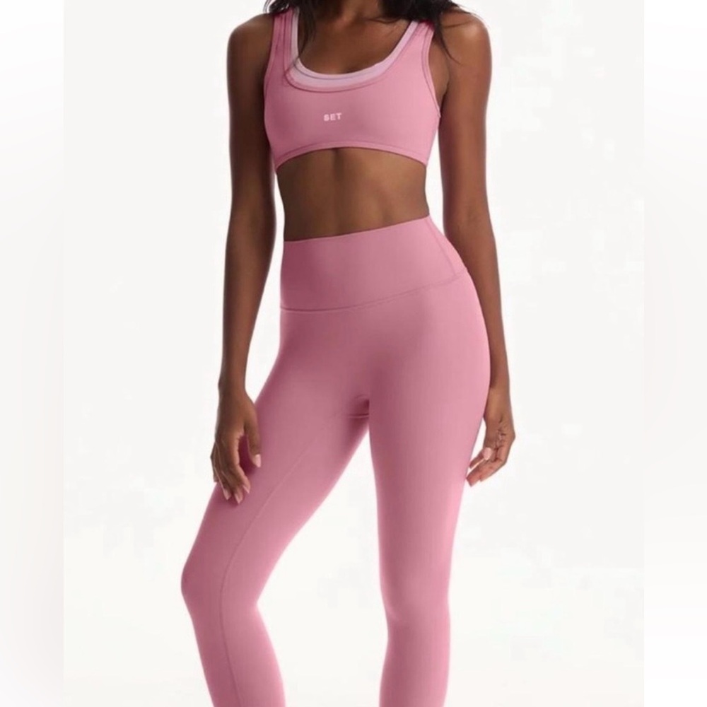 SET Active Airluxe Breathe Layer Scoop Bra and High-rise Leggings in Glossy Pink